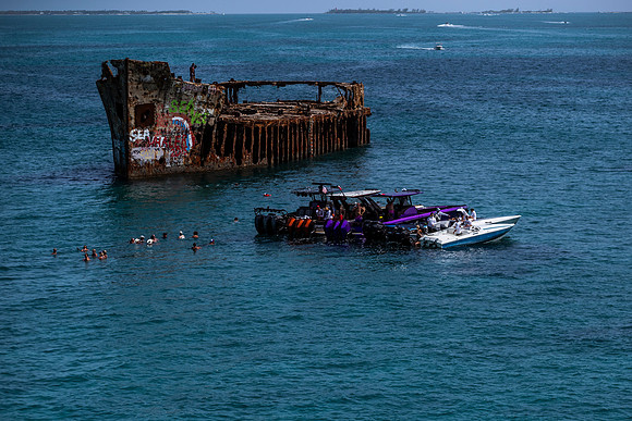 bahamas-fast-boats-poker-run-2025-tom-leigh-8037