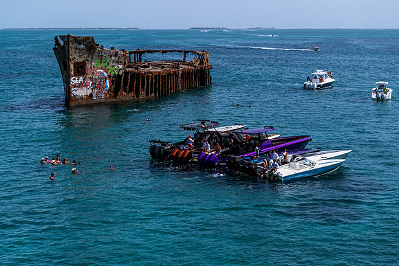 bahamas-fast-boats-poker-run-2025-tom-leigh-8056