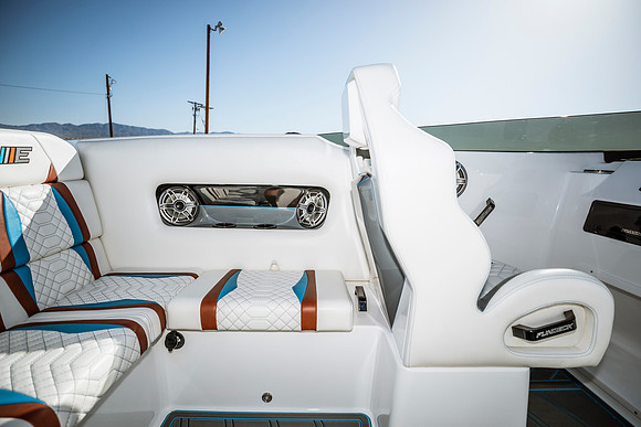 eliminator-boats-fundeck-2023-tom-leigh-4171