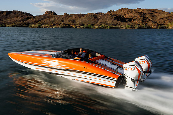 speedboat-mag-desert-storm-2022-tom-leigh-7980
