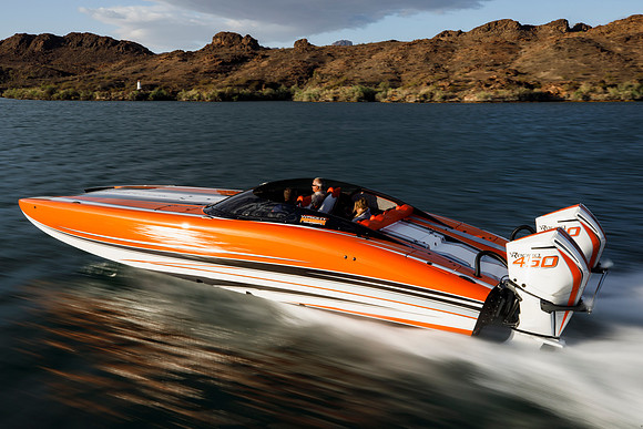 speedboat-mag-desert-storm-2022-tom-leigh-7994