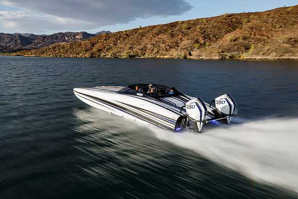 speedboat-mag-desert-storm-2022-tom-leigh-8015