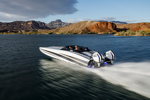 speedboat-mag-desert-storm-2022-tom-leigh-8046