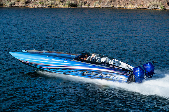 speedboat-mag-desert-storm-2022-tom-leigh-0246