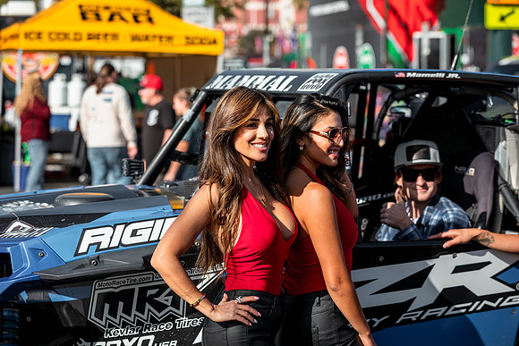 T6880x4544-00129