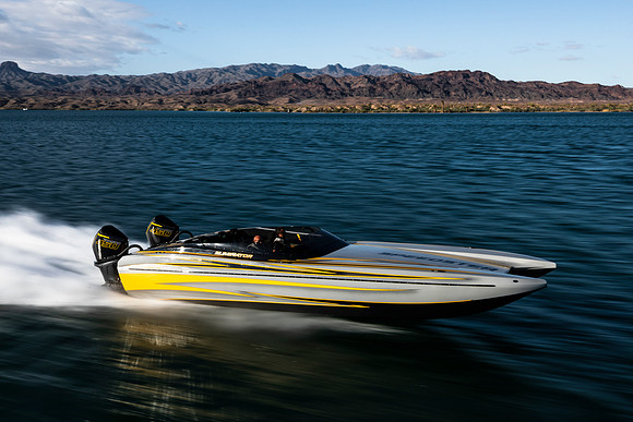 speedboat-mag-desert-storm-2022-tom-leigh-9050