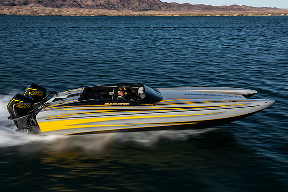 speedboat-mag-desert-storm-2022-tom-leigh-8975