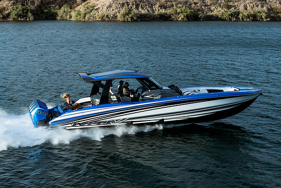 speedboat-mag-desert-storm-2022-tom-leigh-9099