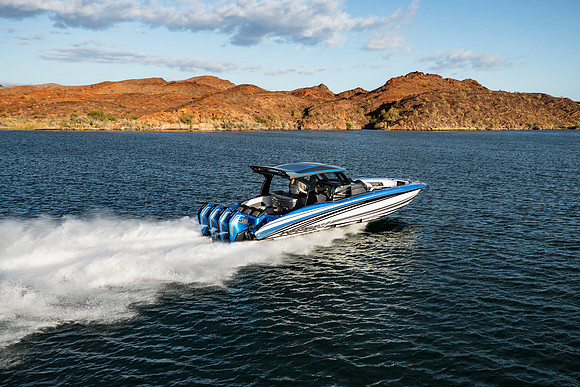 speedboat-mag-desert-storm-2022-tom-leigh-7817
