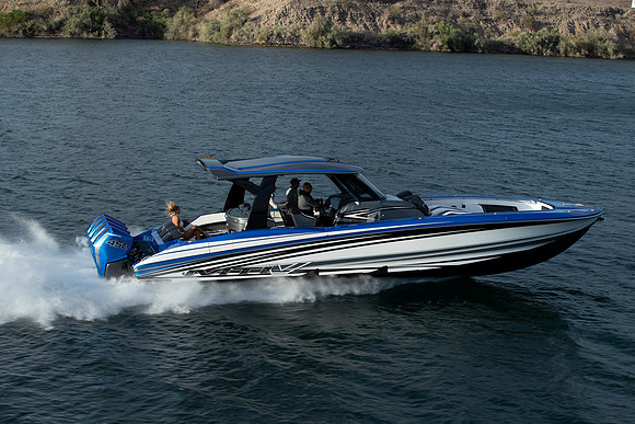 speedboat-mag-desert-storm-2022-tom-leigh-9098