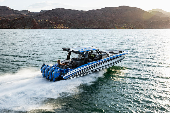 speedboat-mag-desert-storm-2022-tom-leigh-7706