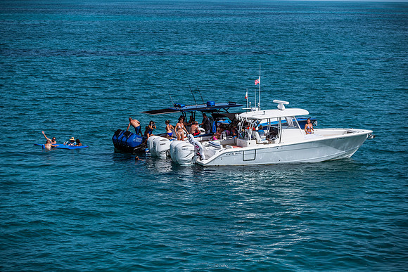bahamas-fast-boats-poker-run-2025-tom-leigh-8151