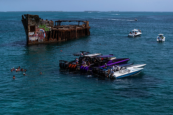 bahamas-fast-boats-poker-run-2025-tom-leigh-8057