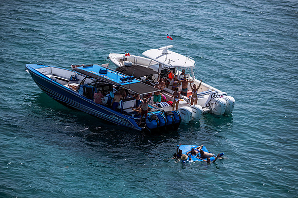 bahamas-fast-boats-poker-run-2025-tom-leigh-8010