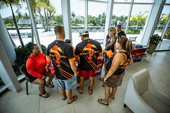 bahamas-fast-boats-poker-run-2025-tom-leigh-9563